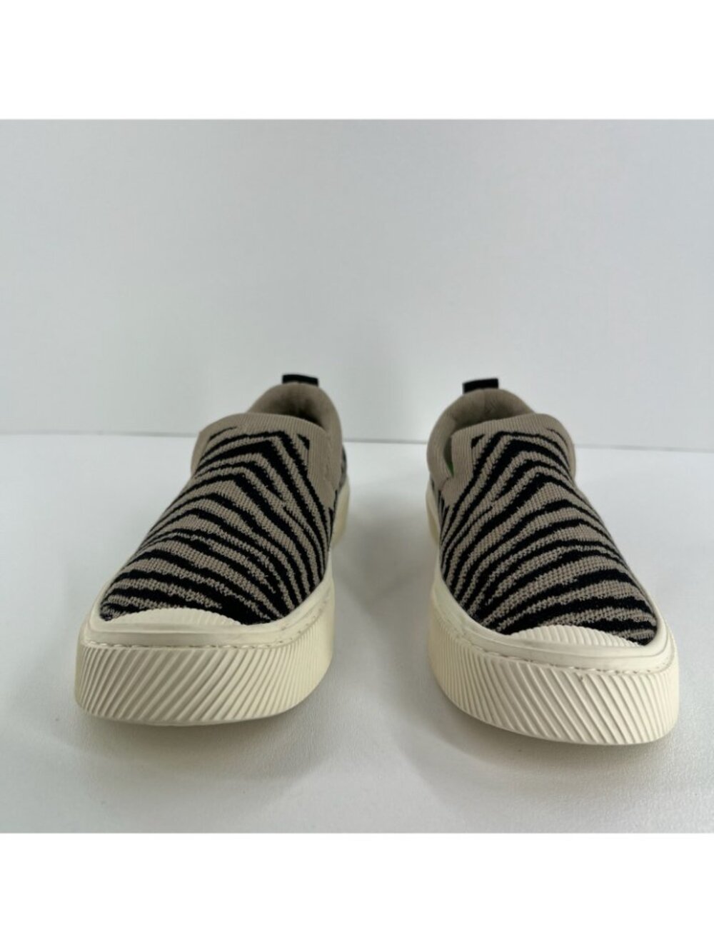 Cariuma IBI Slip On Zebra Print Knit Sneakers Womens US 9 Breathable Taupe Black - Picture 6 of 12